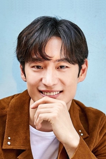 Actor Lee Je-hoon
