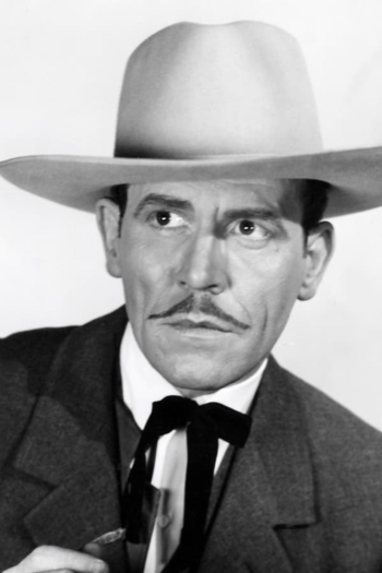 Actor Kenneth MacDonald