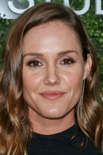 Actor Erinn Hayes