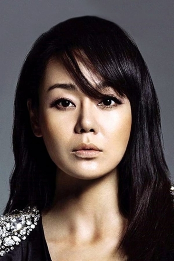 Actor Yunjin Kim