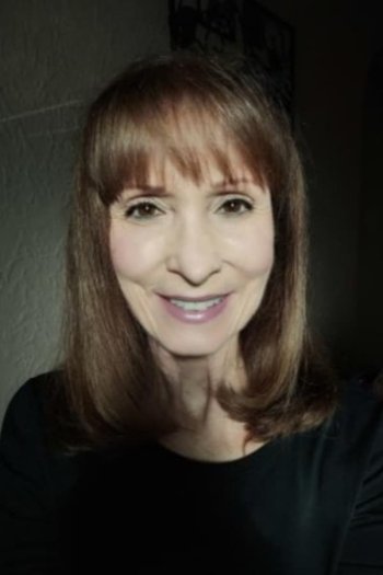 Actor Elaine Apruzzese