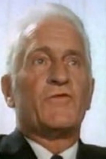 Actor Raymond Pierson