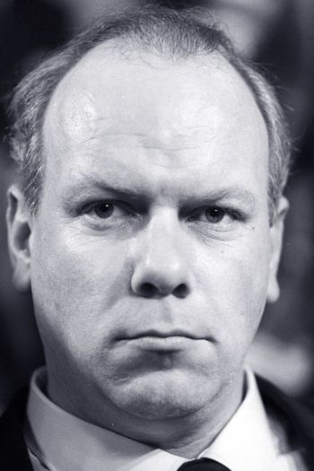 Actor Kenneth J. Warren