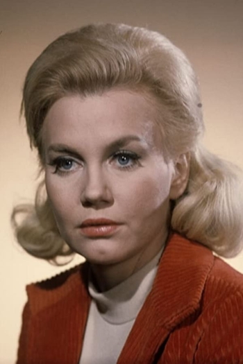 Actor Elizabeth MacRae