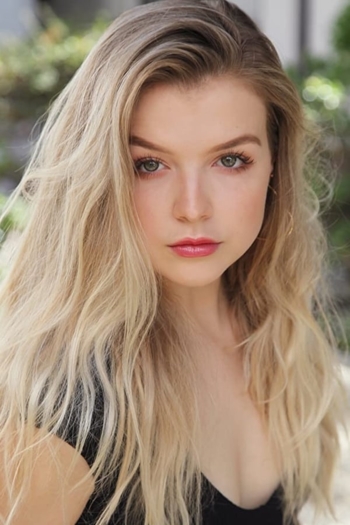 Actor Anna Grace Barlow