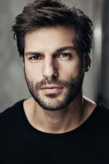 Actor Serkan Çayoğlu