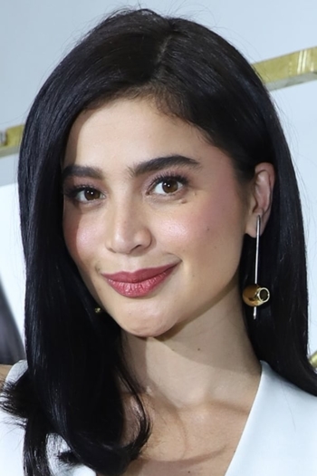 Actor Anne Curtis