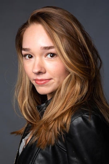 Actor Holly Taylor