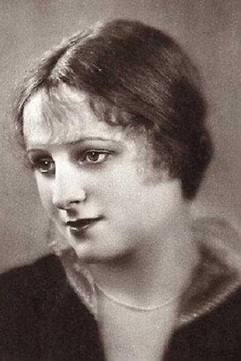 Actor Evelyn Holt