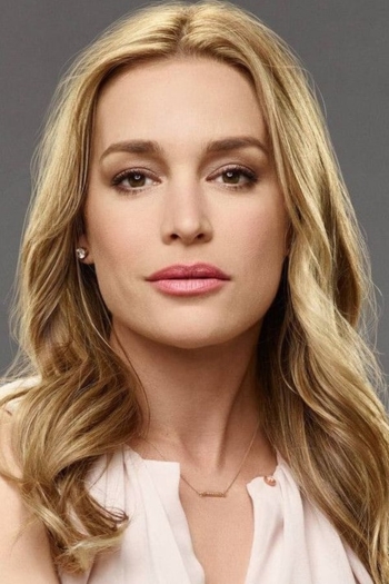Actor Piper Perabo