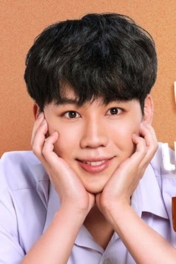 Actor War Wanarat Ratsameerat