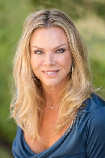 Actor Elizabeth Baldwin