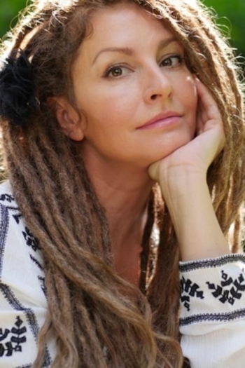 Actor Simmone Jade Mackinnon