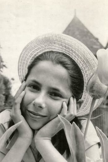 Actor Annabel Bartlett