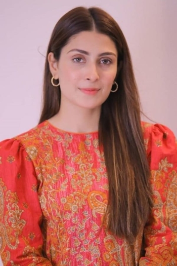 Actor Ayeza Khan