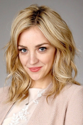 Actor Abby Elliott