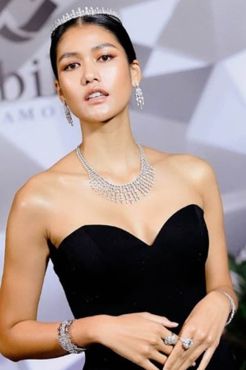 Actor Aniporn Chalermburanawong