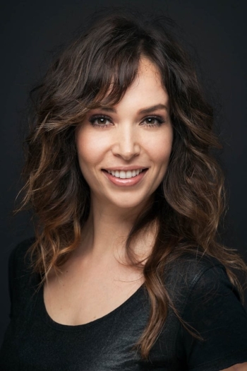 Actor Esra Ronabar