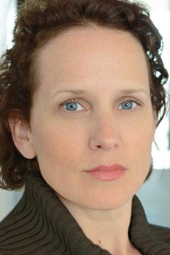 Actor Jennifer Dundas