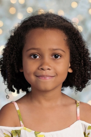 Actor Scarlett Smith