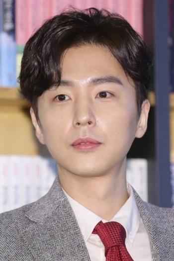 Actor Shin Dong-wook