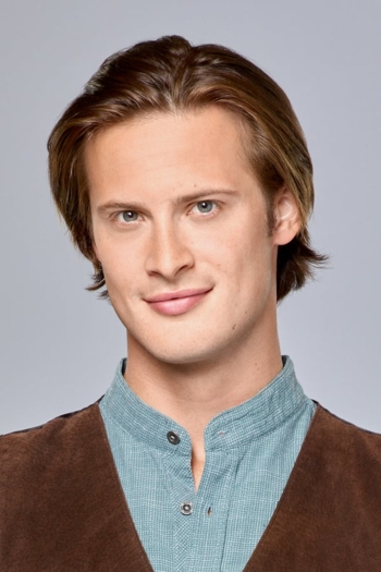 Actor Aren Buchholz