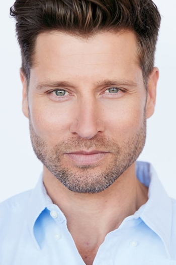 Actor Damon Runyan