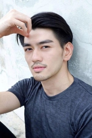Actor Chinnarat Siriphongchawalit
