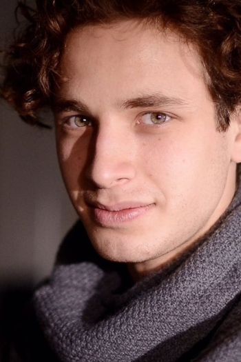 Actor Cem Yiğit Üzümoğlu