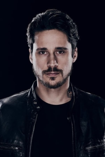 Actor Peter Gadiot