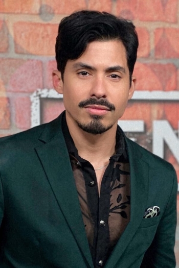 Actor Carlos Santos