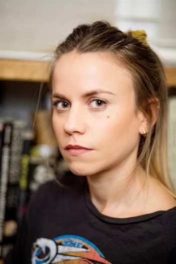 Actor Anna Apter