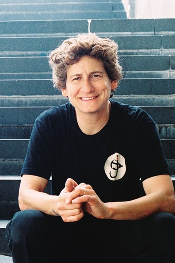 Actor Elissa Steamer