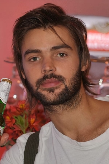 Actor Roberto Pinter