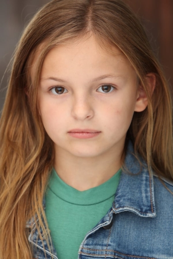 Actor Savannah Reina