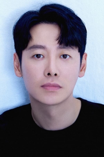 Actor Kim Dong-wook
