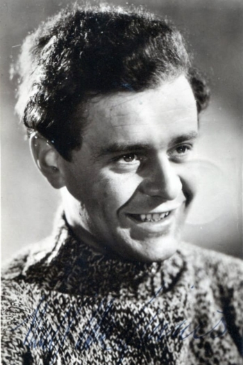 Actor Niall MacGinnis