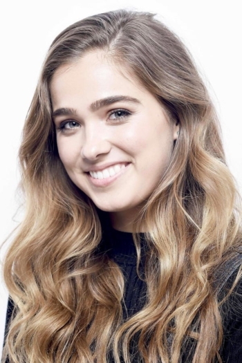 Actor Haley Lu Richardson
