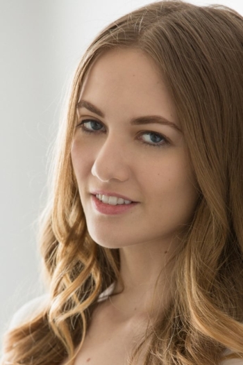 Actor Samantha Hayes