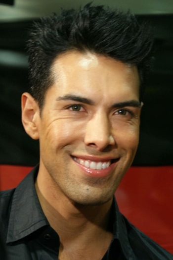 Actor Oscar Loya