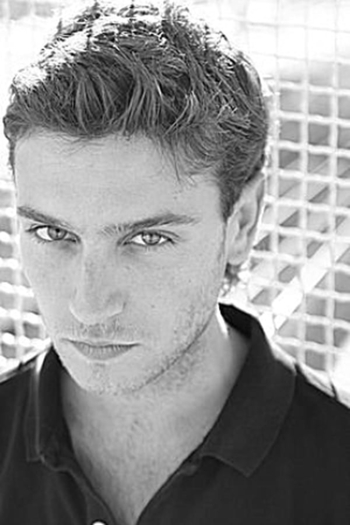 Actor Asier Newman
